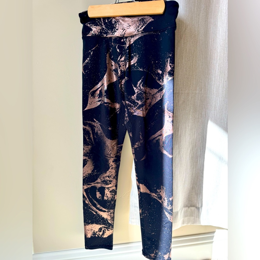 Old Navy black and metallic copper detail fitness legging. Youth- big girls